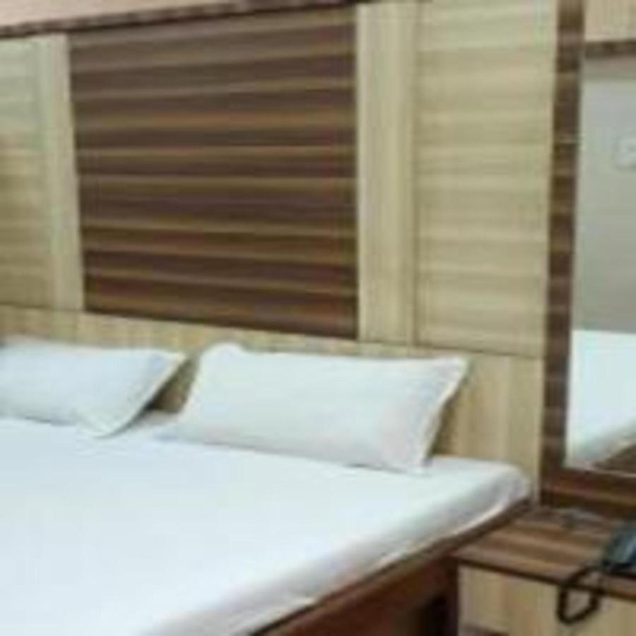 פונה Carnival Hotel מראה חיצוני תמונה
